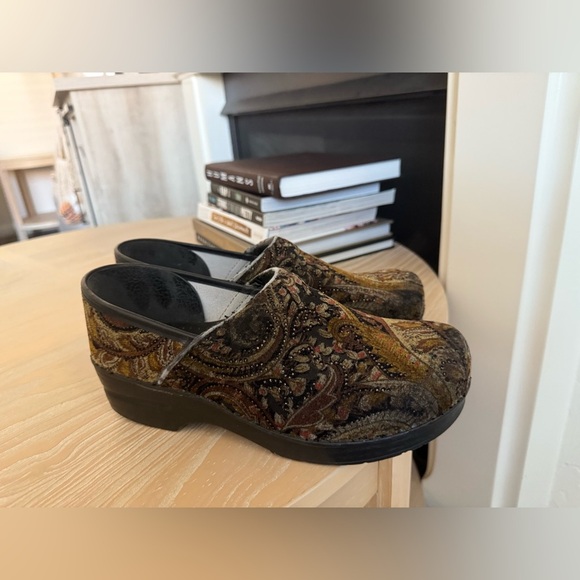 Dansko|Paisley velvet (tapestry style) clogs with embellishment••••Size 10.5-11 - Picture 3 of 16